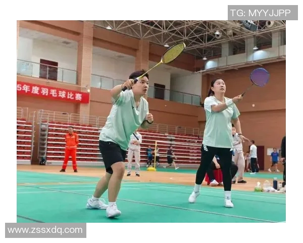 武汉羽毛球队中路突破解析:战术创新与团队协作的完美结合 武汉羽毛球队中路突破解析:战术创新与团队协作的完美结合
